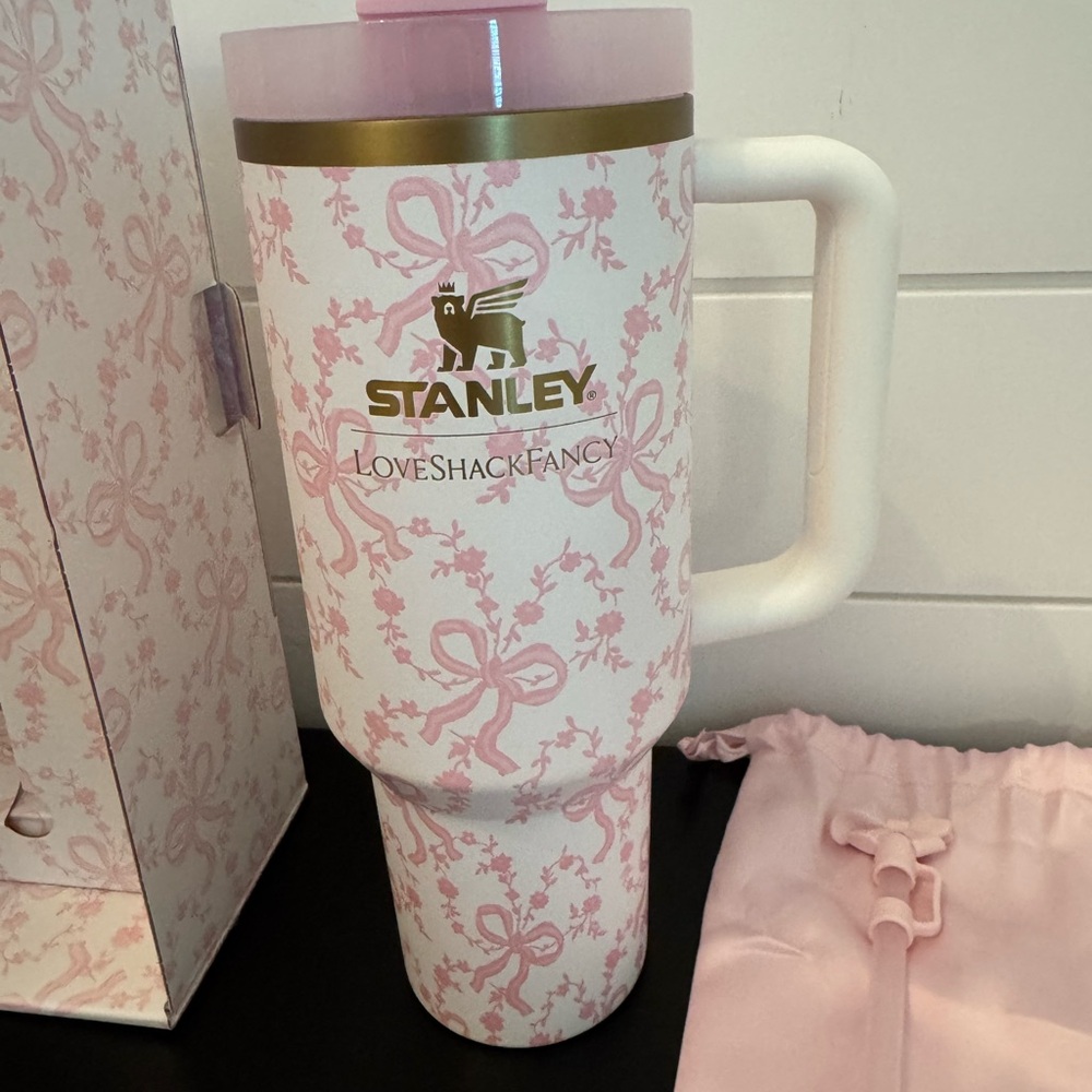 BRAND NEW Stanley x LoveShackFancy Holiday Pink Bow Design Tumbler